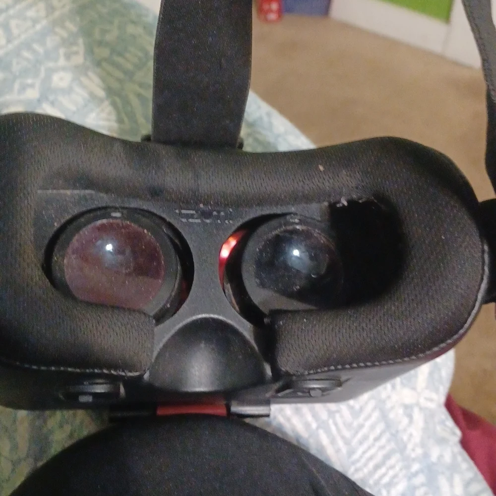 Virtual reality goggles
